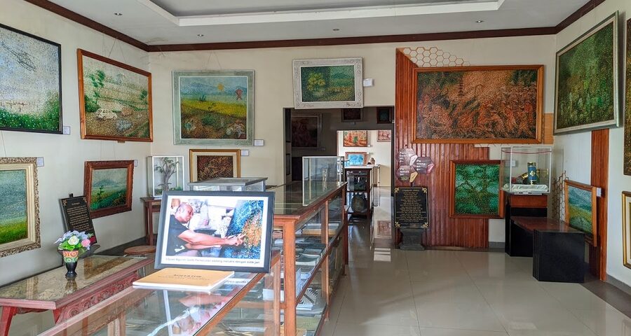 fingerprint painting museum - denpasar interesting place to visit - bali touristic